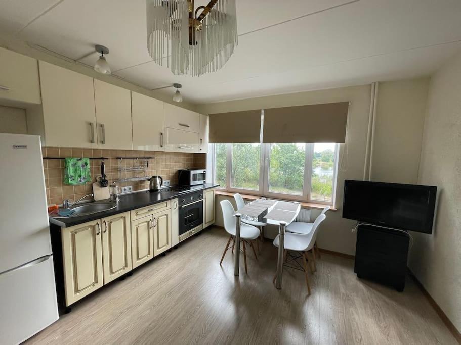 Cozy Family River View Flat Near The Seaside 里加